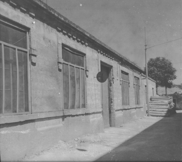 L'azienda di famiglia - ingresso laboratorio, 1926